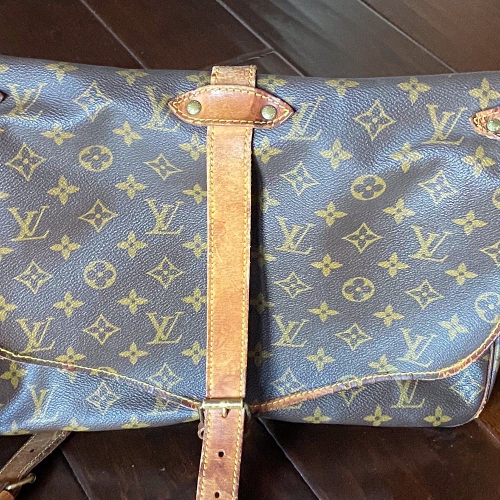 LOUIS VUITTON Vintage Saumur 35 Messenger Bag
